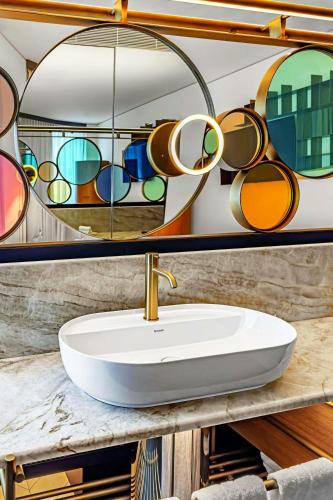 room detail thumbnail 2