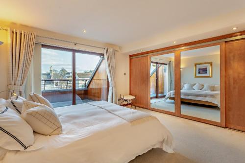 Penthouse Golf View Apartments in Лоссімут