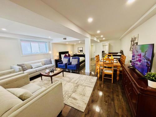 Facilities, Opulent Studio - Semi Basement in LaSalle