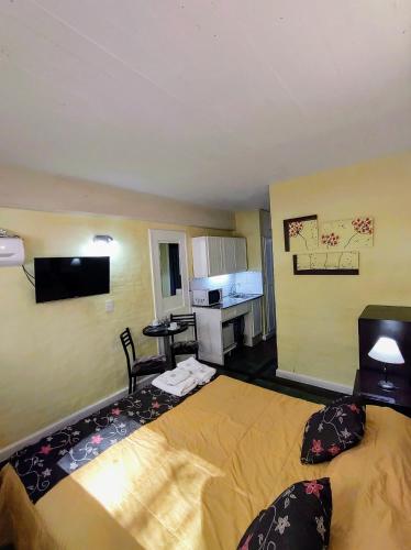 Double or Twin Room image 9