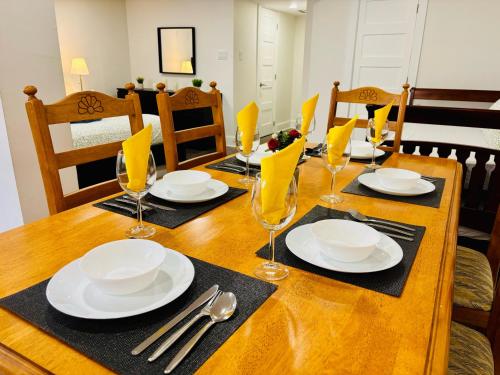 Facilities, Opulent Studio - Semi Basement in LaSalle