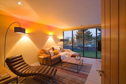 The Invergarry - Royal Deeside Luxury 5 star Couples Retreat with Hot Tub, Aboyne in Aboyne