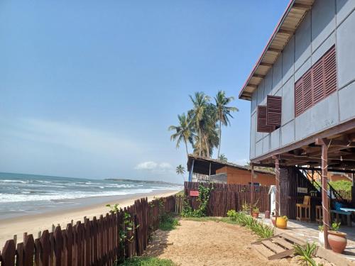 Adinam's Beach Retreat in Nyanyanu