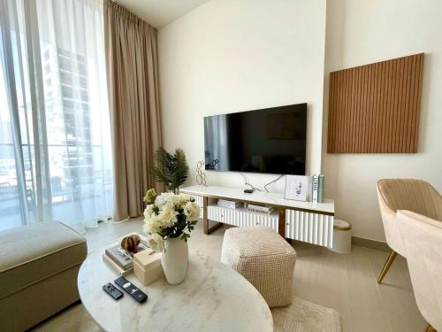 Elegant Jvc 1br Balcony, Pool Access, Parking, Dubai (Foto 10)