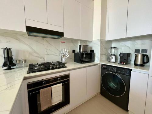 Elegant Jvc 1br Balcony, Pool Access, Parking, Dubai (Foto 9)