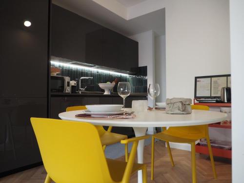 GuestHost - Trastevere Modern Apartment, Рим (фото 9)