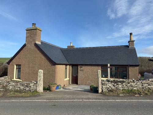 Withi-Gill - Cottage - Bay of Ireland Views gîte à louer Loch of Stenness