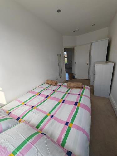 3 bedroom spacious flat near central London - image 12