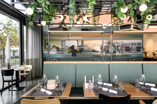 ห้องอาหาร, HOTEL APART - Welcoming l Urban Feel l Design in ซัก