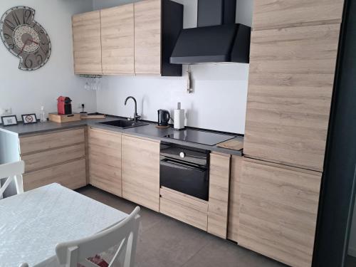 One-Bedroom Apartment image 3