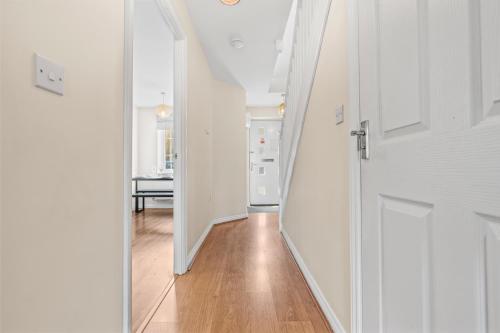 Létesítmények, Stylish 4 Bedroom House in St Neots w Free Parking in Eynesbury