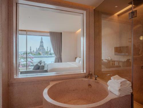 room detail thumbnail 2