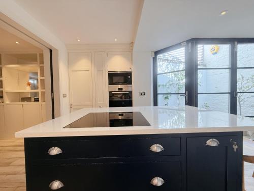 Stylish 3-Bedroom Terrace House Near Earls Court, Londyn (zdjęcie 10)