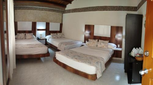 3 twin beds