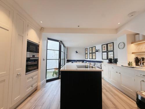 Stylish 3-Bedroom Terrace House Near Earls Court, Londyn (zdjęcie 7)