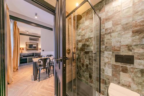 One-Bedroom Apartment with City View image 4