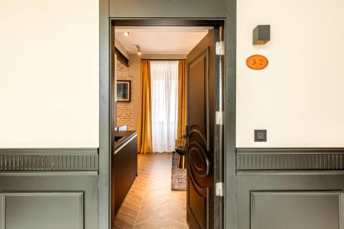 One-Bedroom Apartment with City View image 2