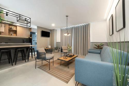 Apt in el Poblado, walkable area with parking 215, Medellín