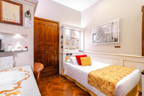 Single Room image 6