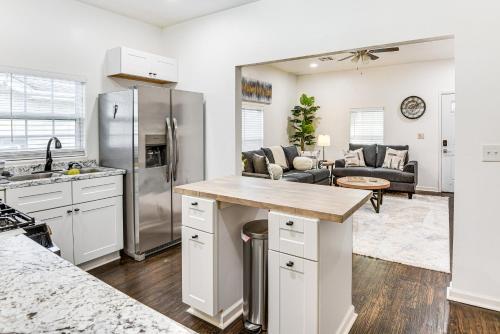 1 Mi to Tulsa Arts District Updated Home with Deck! 1 Mi to Tulsa Arts District Updated Home with Deck!