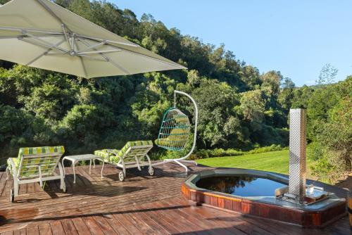 Amazing Riverside Retreat with Hot Tub & EcoPool in Ruiterbos
