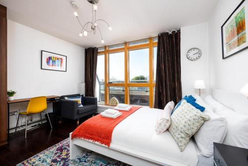 2BR Dublin Apt Balcony, Plants & Electric Piano, Dublin (fotografie 3)