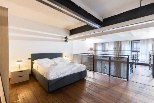 One-Bedroom Apartment image 7