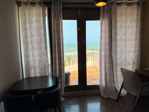 Заобикаляща среда, Gye Nyame Grand Beach Resort in Winneba