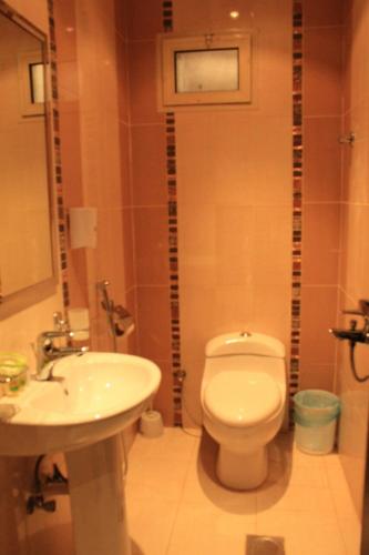 Bathroom, Myan Furnished Apartments near Al Osrah International Hospital