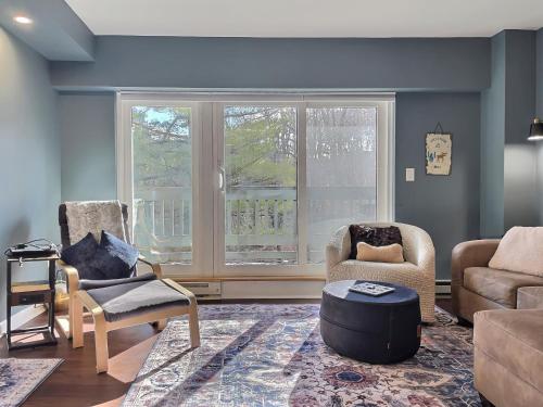 Moose Tracks Lodge - Shuttle on and off, pool, hot tub in Killington, USA
