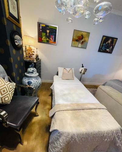 Luxury City Center apartment with Canal view 1 kingsize bed and 1 sleeping sofa, Ámsterdam (foto 8)