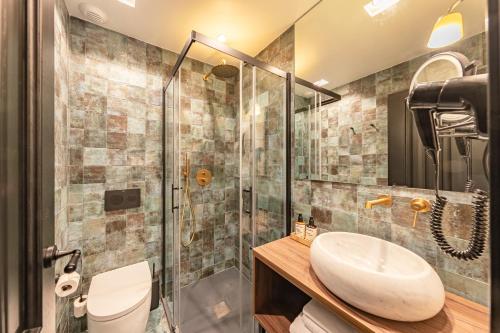 One-Bedroom Apartment image 8