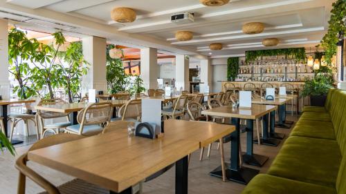 ノヴェ・グトキー Marina Sniardwy Resort 3つ星 ホテル ロビー