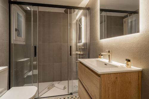 Three-Bedroom Apartment Suite image 5