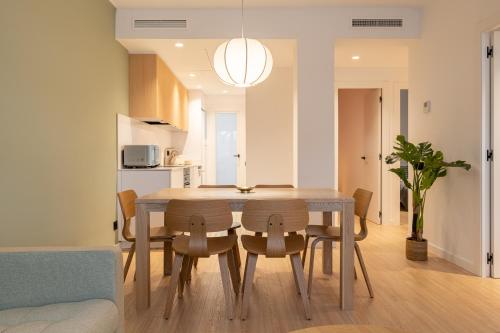 Three-Bedroom Apartment Suite image 3