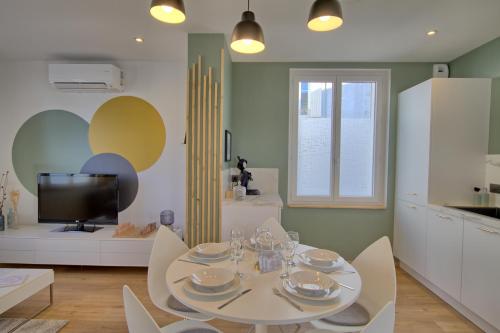 Faciliteter, La grande porte du Baron in Nevers