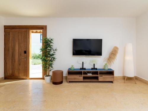 Private Beach Luxury Villa - image 5