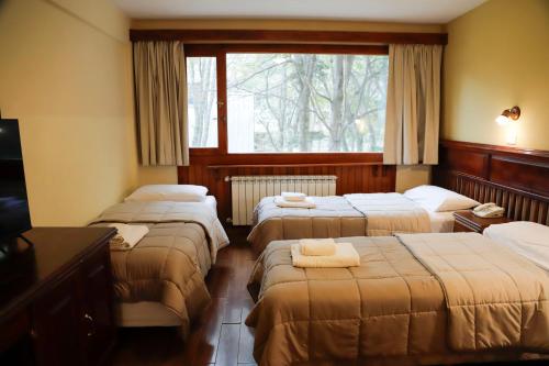 3 twin beds