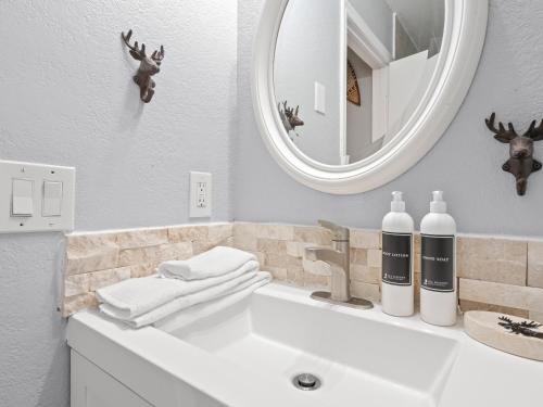 Carriage House Condominiums by All Seasons Resort Lodging secondary