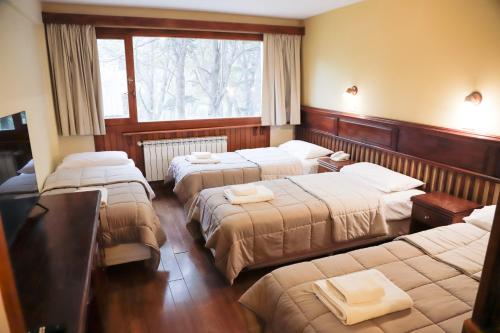 1 king bed, 2 twin beds