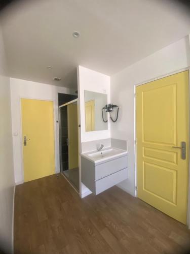 Capstay Point central ch3 - Netflix in 圖爾寬