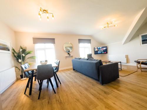 Shared lounge/TV area, Luxury 2-Bedroom Apartment Overlooking the Beach in Bundoran