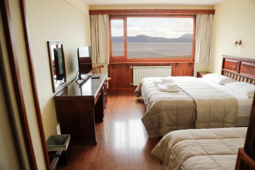 1 king bed, 1 twin bed