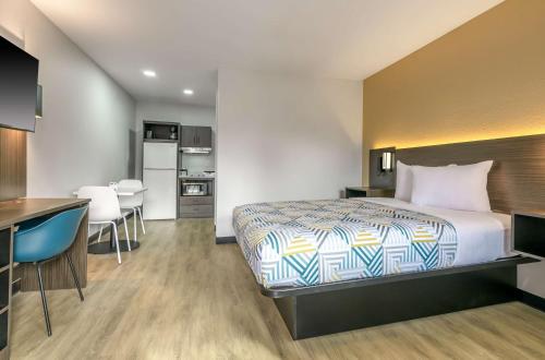 Queen Room - Disability Access - Non-Smoking