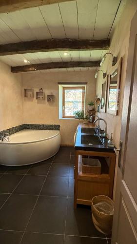 Bathroom, Gite Le Verger in Yenne