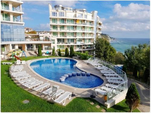 Skats, Amazing panorama sea view apartment in Bajala