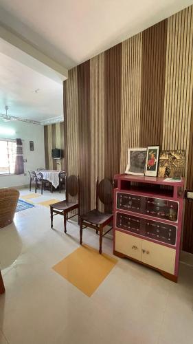 Shared lounge/TV area, Ichhamati Homestay in Bolpur
