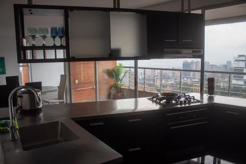 Apartment near Provence pool, gym, views and WiFi, Medellín (photo 2)
