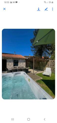 loue ancien moulin a vent avec piscine et jacuzzi in Secondigny