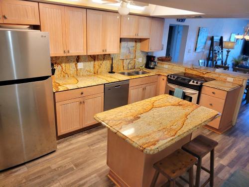 517 - Direct Oceanfront Beautiful 3 Bedroom Sleeps 10 detail